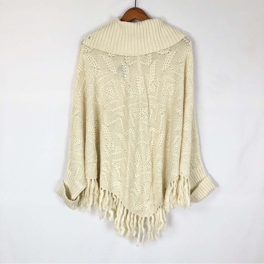 NEW Handknits by Storybook Knits Poncho with Sleeves Cream Size M Button - Picture 4 of 7